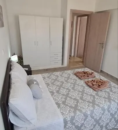 公寓 Dimitra House Madouki Corfu